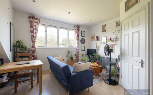 Lordship Park, London, N16 5UP