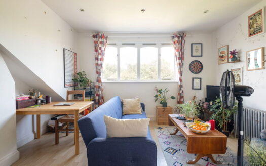 Lordship Park, London, N16 5UP