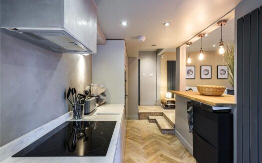 Drayton Park, London, N5 1NT