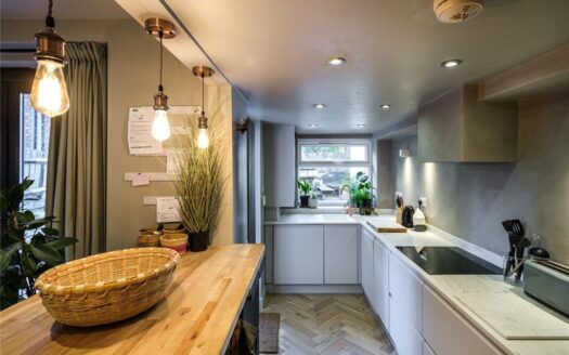 Drayton Park, London, N5 1NT