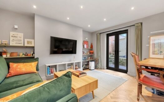 Drayton Park, London, N5 1NT